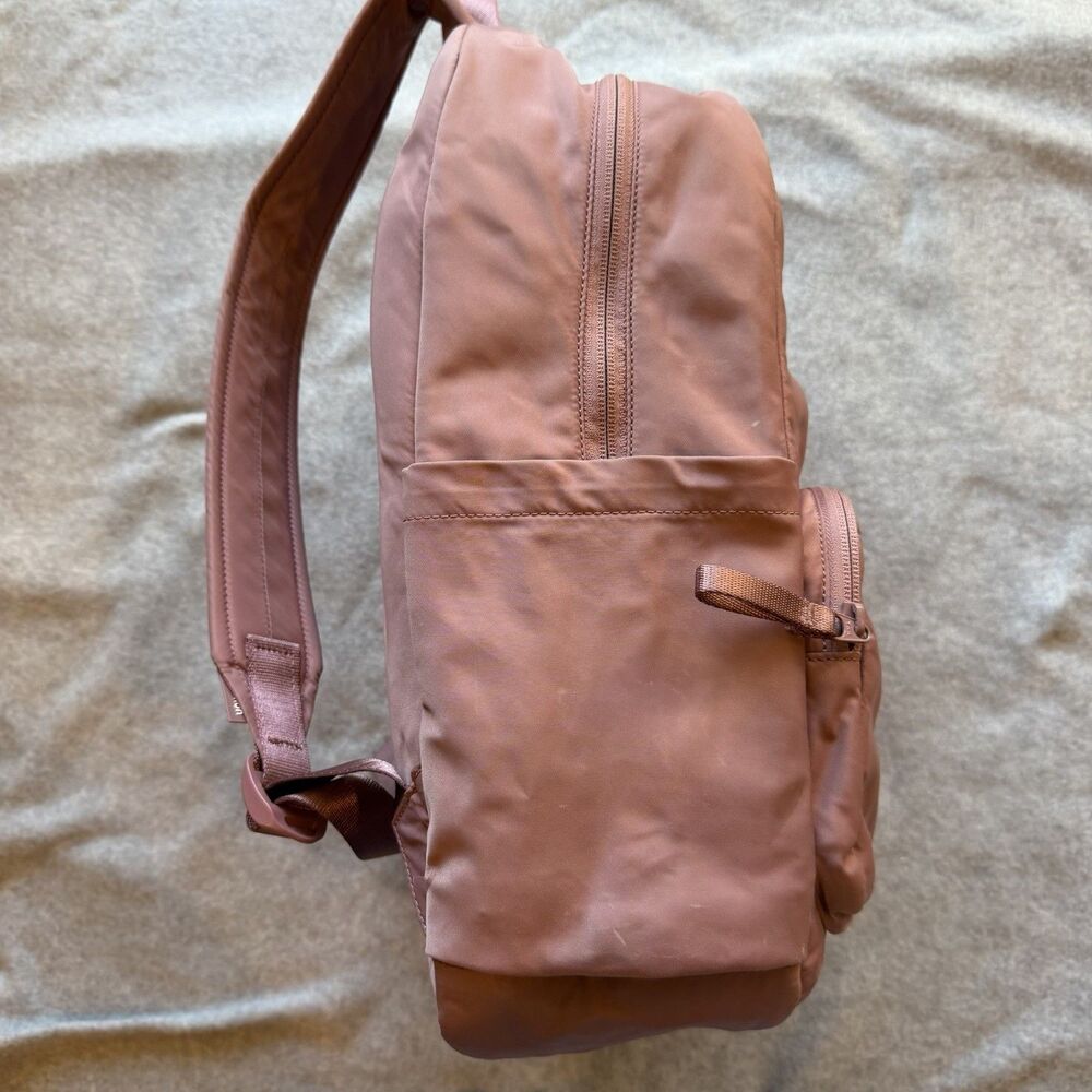 Lululemon Everywhere Backpack 22L Spiced Chai / Dusty Rose - Picture 3 of 13